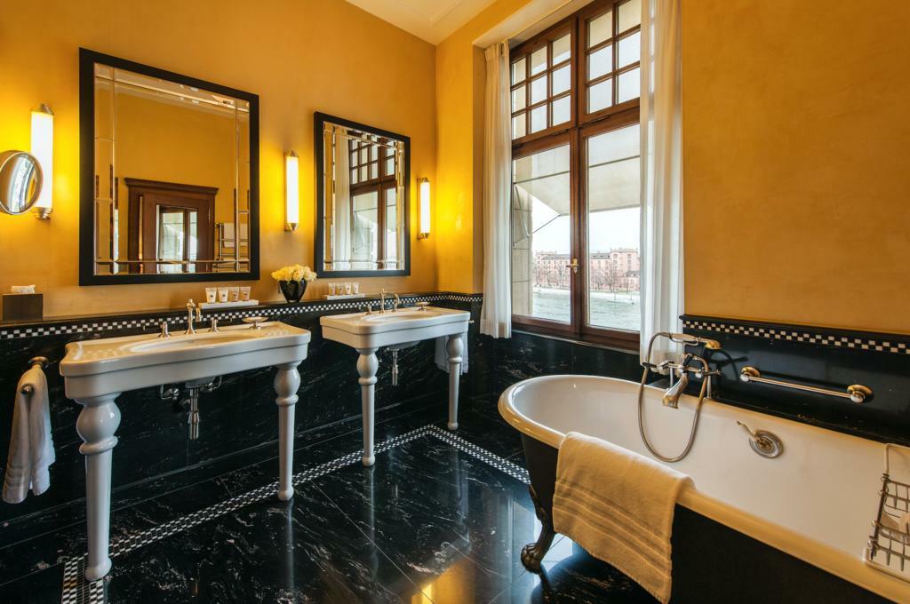 Grand Les Trois Rois Hotel