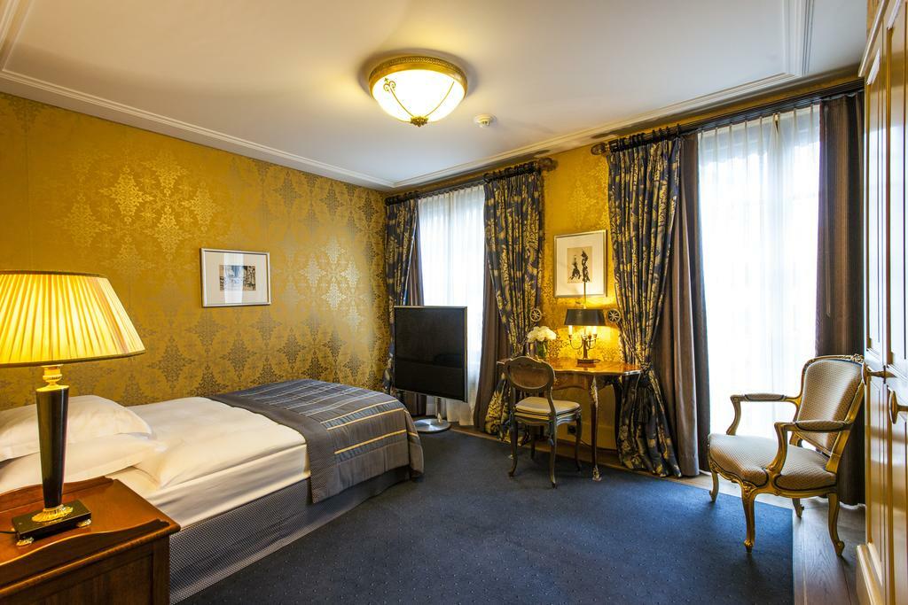 Grand Les Trois Rois Hotel 5*