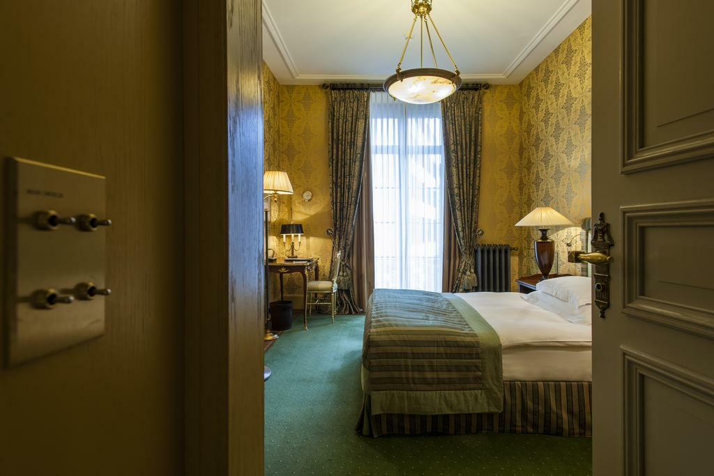 Hotel Grand Les Trois Rois 5*